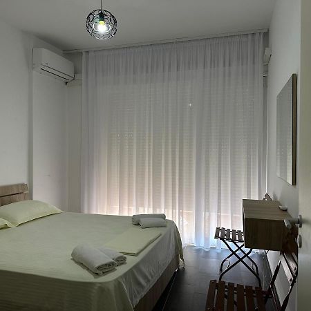 Eme Apartments - Kompleksi Lura 2 Gjiri I Lalzit ドゥラス エクステリア 写真
