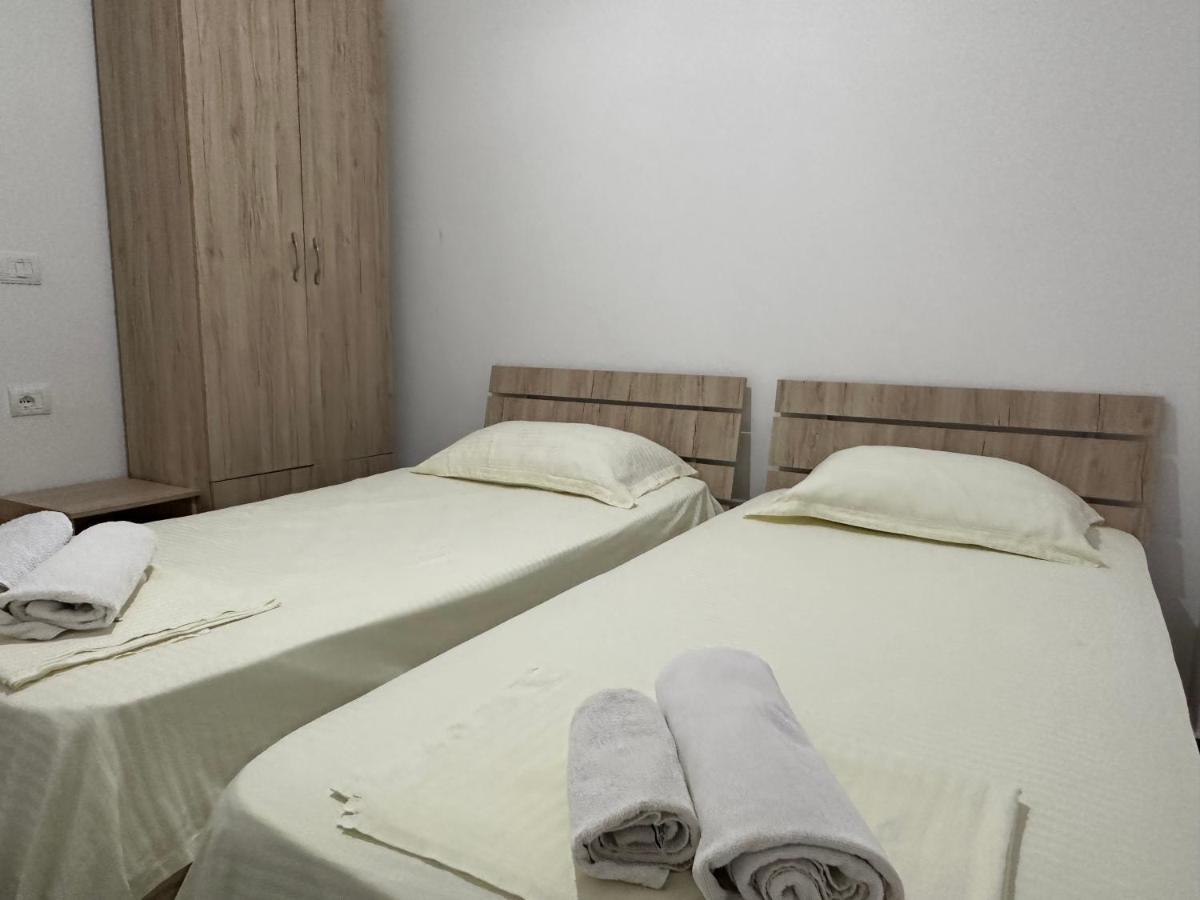Eme Apartments - Kompleksi Lura 2 Gjiri I Lalzit ドゥラス エクステリア 写真