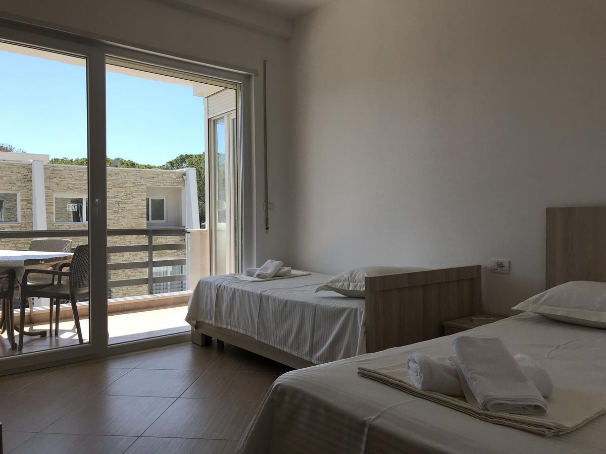 Eme Apartments - Kompleksi Lura 2 Gjiri I Lalzit ドゥラス エクステリア 写真