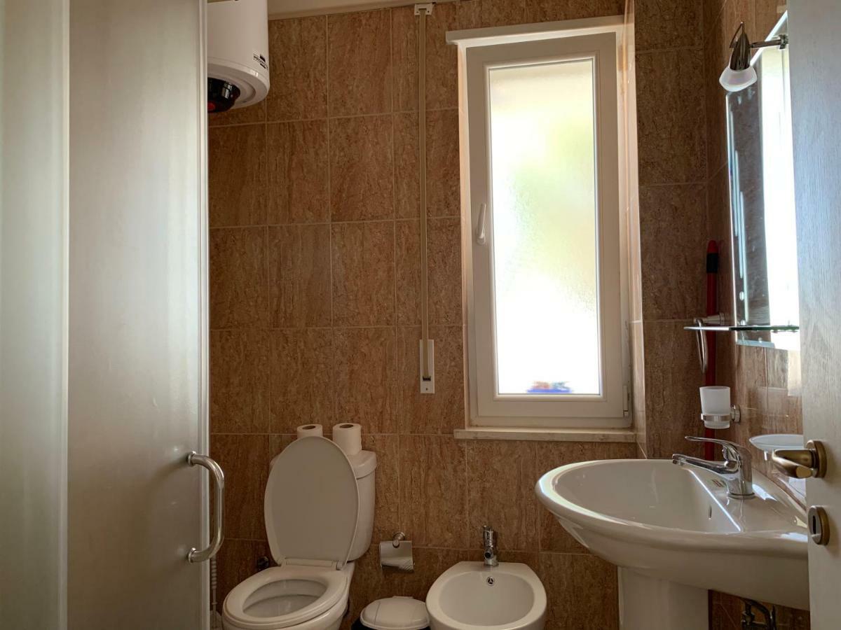 Eme Apartments - Kompleksi Lura 2 Gjiri I Lalzit ドゥラス エクステリア 写真